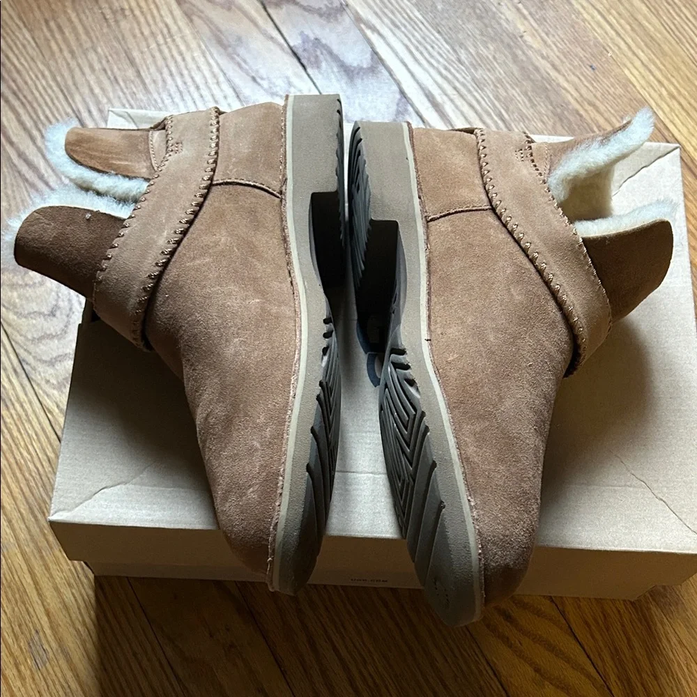 UGG Size 9.5 W MCKAY Tan Shearling Lined Boots - Picture 2 of 10